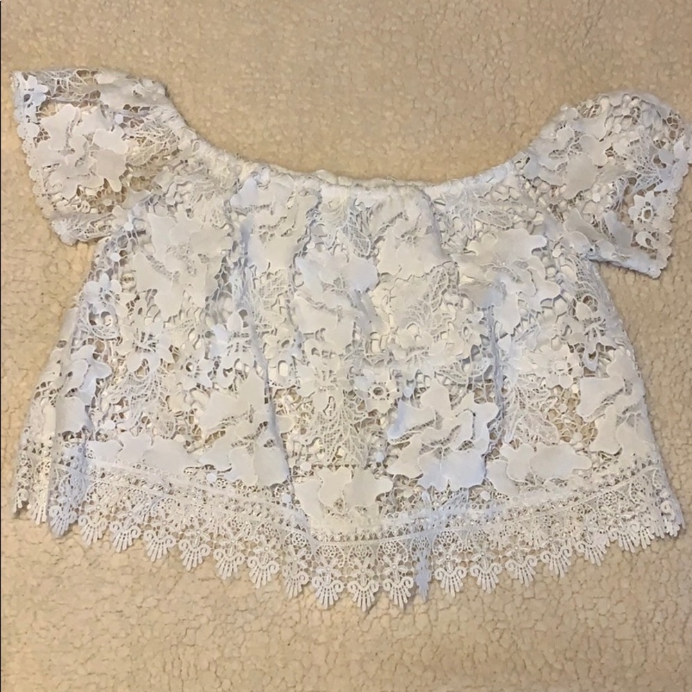 Off the shoulder flowery lace crop